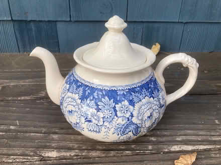 Photo of free Vintage teapot with cracked spout (Mill Valley) #3