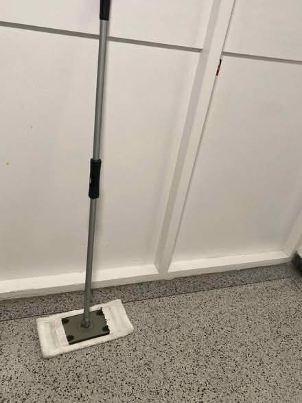 Photo of free OXO floor mop for hard floors (St Ann's Wells Gardens area BN3) #2