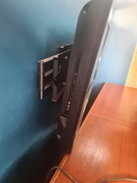 Photo of free Sony Bravia TV (London SE17) #2