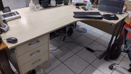 Photo of free Large office desk (LE4) #1