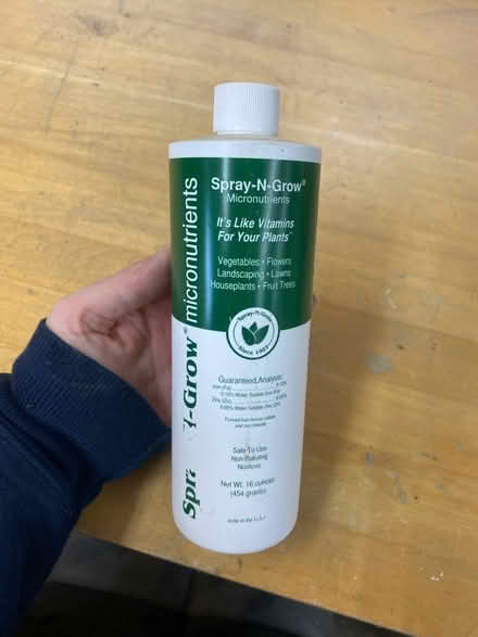 Photo of free Spray and Grow plant fertilizer (21774) #1