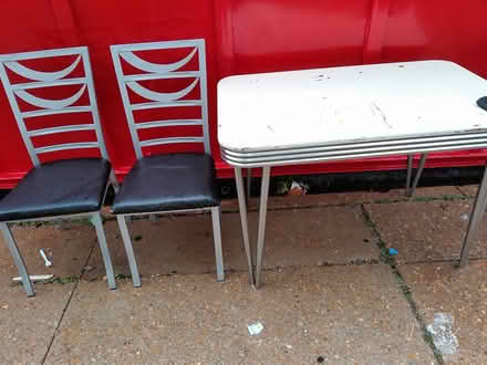 Photo of free Table and chairs (1531 Pine Saint louis) #1