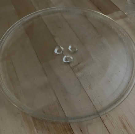 Photo of free Glass microwave plate (New Milton BH25) #1