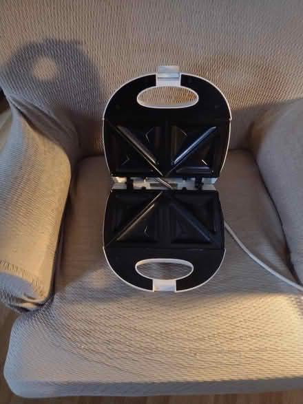 Photo of free Toasted sandwich maker (Riverdene RG21) #2