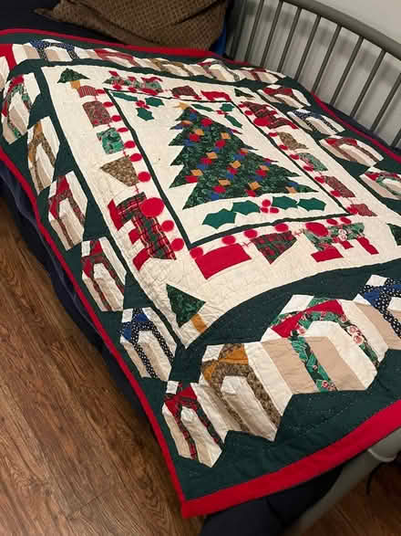 Photo of free Christmas themed throw quilt (Harbor Bay) #2