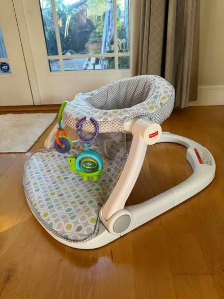 Photo of free Baby Seat (Gilmore St & Mountain View Ave) #1
