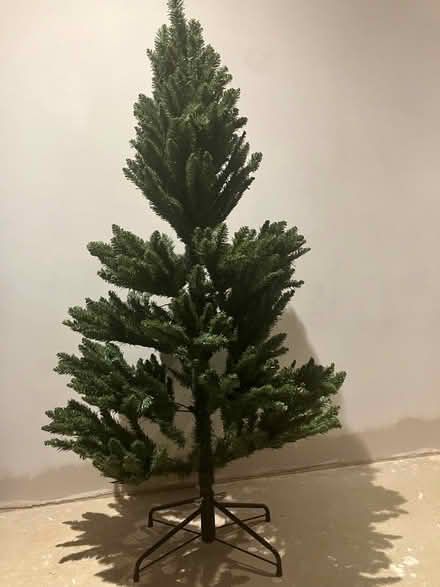 Photo of free Christmas tree and decorations (SE5) #2