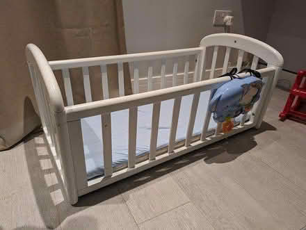 Photo of free Crib with stand (Bordon) #1