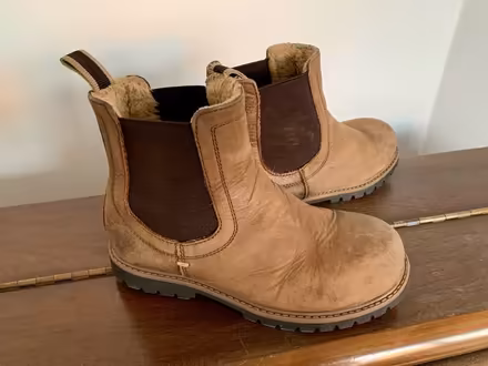 Photo of free NEXT leather kids boots (BS11) #2