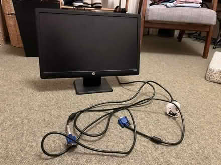 Photo of free 20" monitor with cables (islington N1) #1