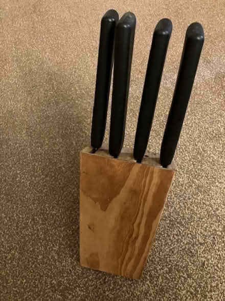 Photo of free kitchen knives in block (Henleaze BS9) #3