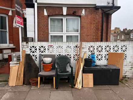 Photo of free Big garden clear out (SW18 Tooting Broadway) #1