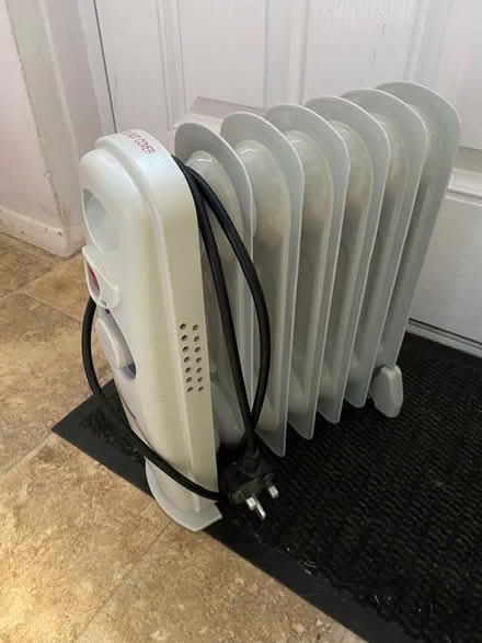 Photo of free Tiny oil filled radiator (Wokingham RG40) #2