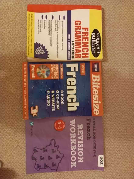 Photo of free French revision books (Hathern LE11) #1