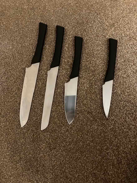 Photo of free kitchen knives in block (Henleaze BS9) #2