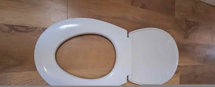 Photo of free Plastic toilet seat (Girton CP (S Cambs) CB3) #1