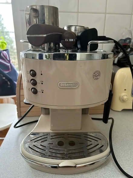 Photo of free Delonghi coffee machine (Putney Hill SW15) #2