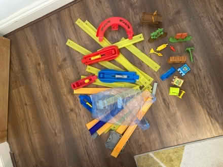 Photo of free Hot wheels track and other bits (Chessington KT9) #1