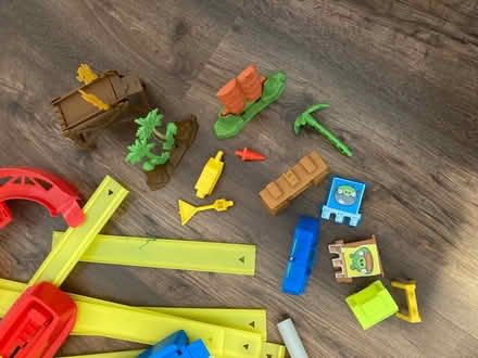 Photo of free Hot wheels track and other bits (Chessington KT9) #2