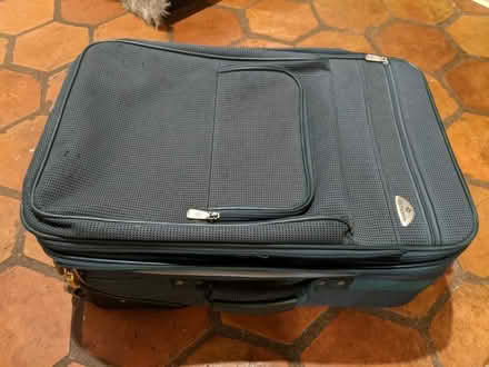 Photo of free Samsonite suitcase, broken zipper (77004) #2