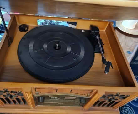Photo of free Retro Style FM/AM/CD/Vinyl Player (Prenton CH43) #2
