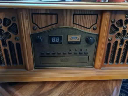 Photo of free Retro Style FM/AM/CD/Vinyl Player (Prenton CH43) #4