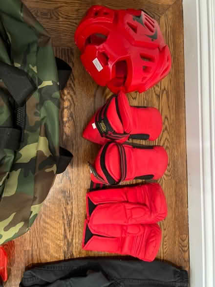 Photo of free lrg child karate uniform, spar equp (San Mateo Baywood) #4