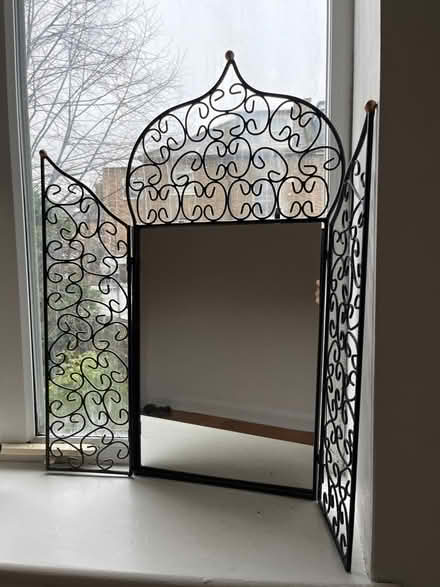 Photo of free Bedroom mirror MUST GO TODAY (Wilberforce Road, London) #1