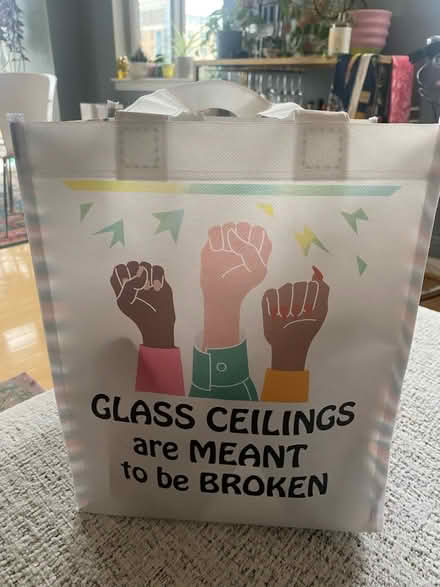 Photo of free Cute gift bag (Capitol Hill Tower) #1