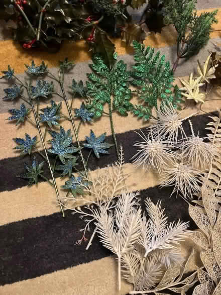 Photo of free Plastic Christmas flowers and leaves (Garston L19) #3