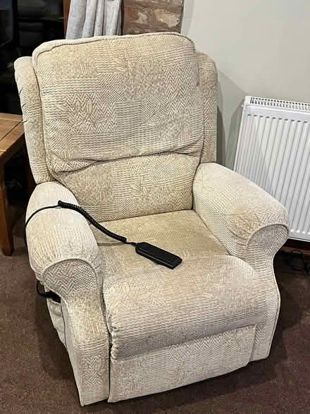 Photo of free Electric recliner chair (LE67 Markfield) #1