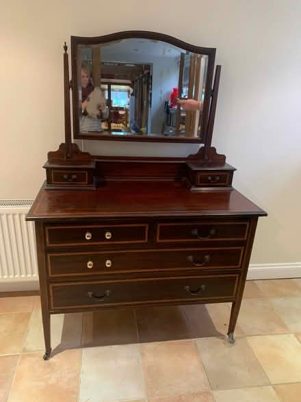Photo of free Dressing table (Henley-On-Thames RG9) #1
