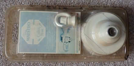 Photo of free White ceiling rose (Rayleigh SS6) #1