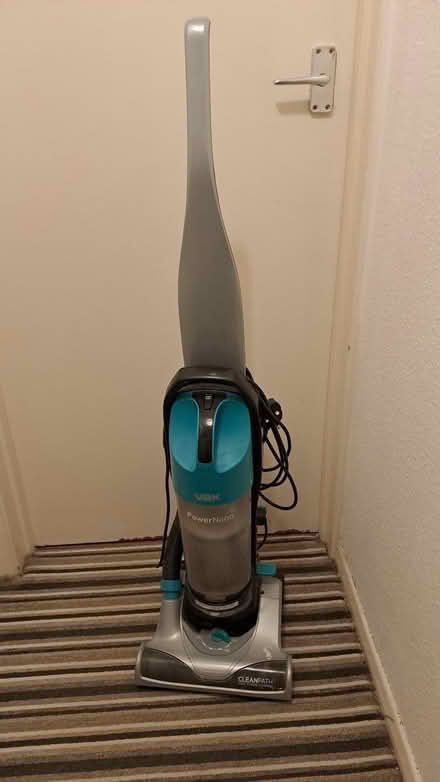 Photo of free VAX bagless vacuum cleaner (Liss GU33) #2