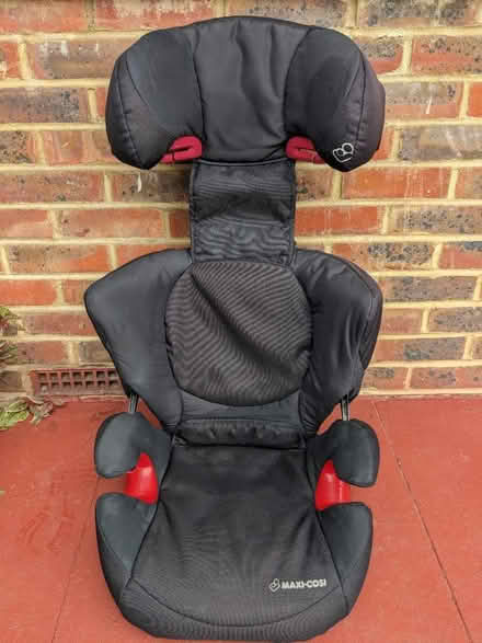 Photo of free Maxi-cosi car seat (Farnham, GU9) #1