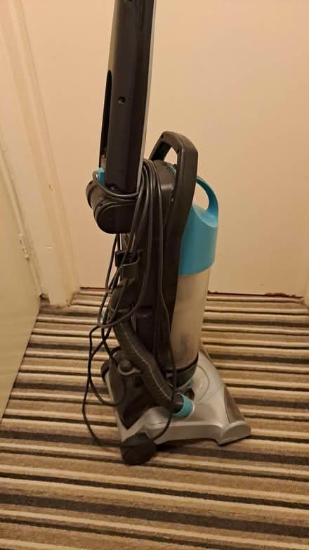 Photo of free VAX bagless vacuum cleaner (Liss GU33) #3