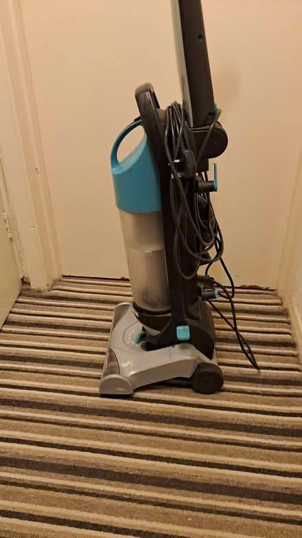 Photo of free VAX bagless vacuum cleaner (Liss GU33) #1