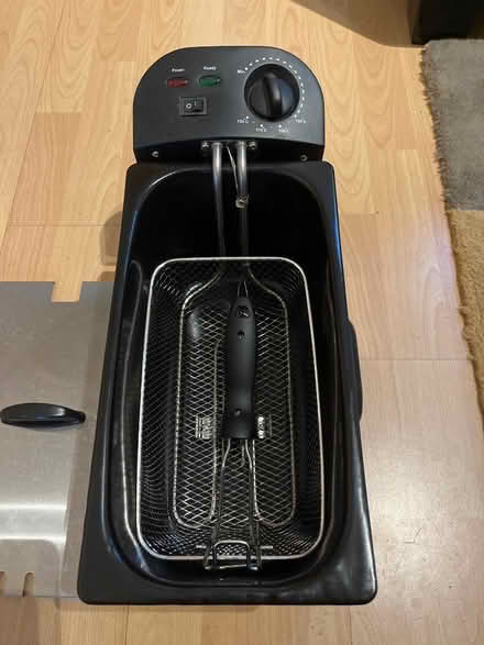 Photo of free Small deep fat fryer (Potterells Farm AL9) #1