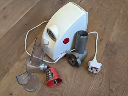 Photo of free Electric meat grinder/mincer (Mortlake (SW14)) #1