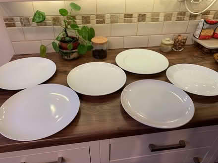 Photo of free White plates x6 (S7 Netheredge) #2