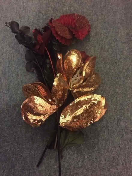 Photo of free Artificial flowers and leaves (Tunbridge Wells S. TN2) #1