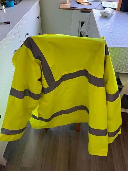 Photo of free hi vis jacket size XL (OL7 ashton under lyne) #1