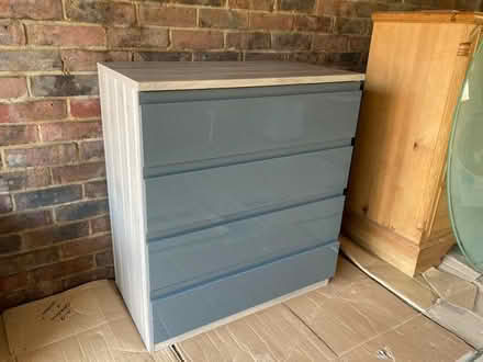 Photo of free Chest of Drawers and Bedside Drawer Unit (CT21) #3
