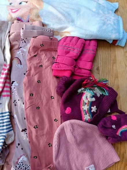 Photo of free Girls clothes 5-6 years (Saltaire BD18) #4