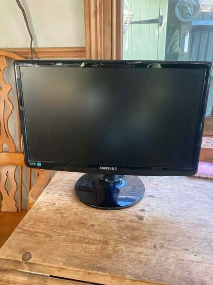 Photo of free Samsung Monitor (Enfield EN2) #1