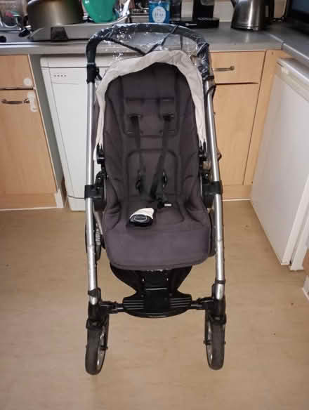Photo of free Mam's and Papps pram (Hounslow) #1