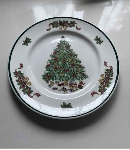 Photo of Christmas dinner plates/set (Atherstone CV9) #1