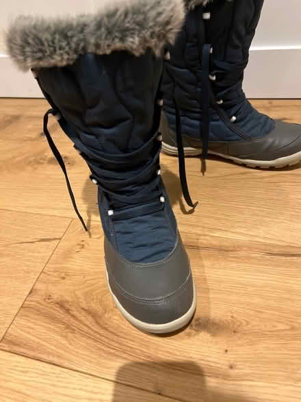 Photo of free Après Skis, padded boots, boy (Hampstead, mw3) #2