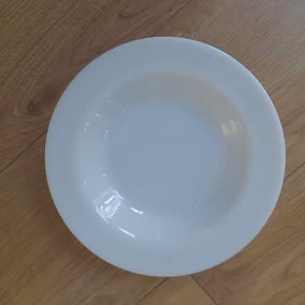 Photo of A rimmed, dished plate (Parkstreet AL2) #1