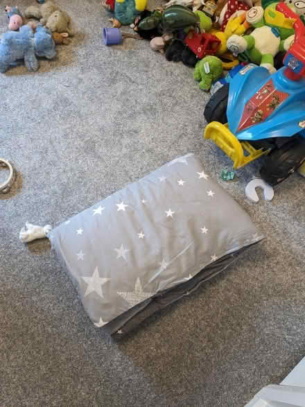 Photo of free Kids canvas, toddler duvet (G75) #2